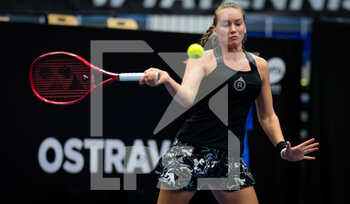 2020-10-19 - Elena Rybakina of Russia in action against Daria Kasatkina of Russia during the second round at the 2020 J&T Banka Ostrava Open WTA Premier tennis tournament on October 20, 2020 in Ostrava, Czech Republic - Photo Rob Prange / Spain DPPI / DPPI - 2020 J&T BANKA OSTRAVA OPEN WTA PREMIER - MONDAY - INTERNATIONALS - TENNIS