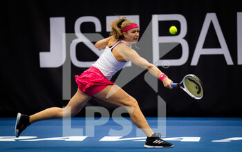 2020-10-20 - Karolina Muchova of the Czech Republic in action against Shuai Zhang of China during the second round at the 2020 J&T Banka Ostrava Open WTA Premier tennis tournament on October 20, 2020 in Ostrava, Czech Republic - Photo Rob Prange / Spain DPPI / DPPI - 2020 J&T BANKA OSTRAVA OPEN WTA PREMIER - INTERNATIONALS - TENNIS