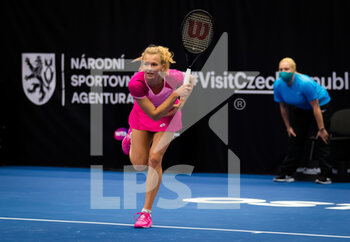 2020-10-20 - Katerina Siniakova of the Czech Republic in action against Cori Gauff of the United States during the first round at the 2020 J&T Banka Ostrava Open WTA Premier tennis tournament on October 20, 2020 in Ostrava, Czech Republic - Photo Rob Prange / Spain DPPI / DPPI - 2020 J&T BANKA OSTRAVA OPEN WTA PREMIER - INTERNATIONALS - TENNIS