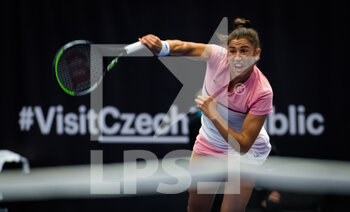 2020-10-21 - Sara Sorribes Tormo of Spain in action against Anett Kontaveit of Estonia during the second round at the 2020 J&T Banka Ostrava Open WTA Premier tennis tournament on October 21, 2020 in Ostrava, Czech Republic - Photo Rob Prange / Spain DPPI / DPPI - 2020 J&T BANKA OSTRAVA OPEN WTA PREMIER - INTERNATIONALS - TENNIS