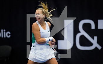 2020-10-21 - Anett Kontaveit of Estonia in action against Sara Sorribes Tormo of Spain during the second round at the 2020 J&T Banka Ostrava Open WTA Premier tennis tournament on October 21, 2020 in Ostrava, Czech Republic - Photo Rob Prange / Spain DPPI / DPPI - 2020 J&T BANKA OSTRAVA OPEN WTA PREMIER - INTERNATIONALS - TENNIS