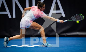 2020-10-21 - Sara Sorribes Tormo of Spain in action against Anett Kontaveit of Estonia during the second round at the 2020 J&T Banka Ostrava Open WTA Premier tennis tournament on October 21, 2020 in Ostrava, Czech Republic - Photo Rob Prange / Spain DPPI / DPPI - 2020 J&T BANKA OSTRAVA OPEN WTA PREMIER - INTERNATIONALS - TENNIS