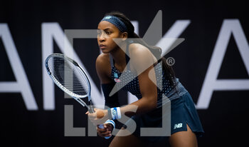 2020-10-22 - Cori Gauff of the United States in action against Aryna Sabalenka of Belarus during the second round at the 2020 J&T Banka Ostrava Open WTA Premier tennis tournament on October 22, 2020 in Ostrava, Czech Republic - Photo Rob Prange / Spain DPPI / DPPI - SECOND ROUND OF 2020 J&T BANKA OSTRAVA OPEN WTA PREMIER - THURSDAY - INTERNATIONALS - TENNIS
