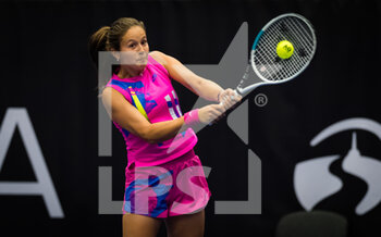 2020-10-22 - Daria Kasatkina of Russia in action against Jennifer Brady of the United States during the second round at the 2020 J&T Banka Ostrava Open WTA Premier tennis tournament on October 22, 2020 in Ostrava, Czech Republic - Photo Rob Prange / Spain DPPI / DPPI - SECOND ROUND OF 2020 J&T BANKA OSTRAVA OPEN WTA PREMIER - THURSDAY - INTERNATIONALS - TENNIS