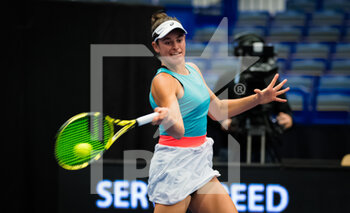 2020-10-22 - Jennifer Brady of the United States in action against Daria Kasatkina of Russia during the second round at the 2020 J&T Banka Ostrava Open WTA Premier tennis tournament on October 22, 2020 in Ostrava, Czech Republic - Photo Rob Prange / Spain DPPI / DPPI - SECOND ROUND OF 2020 J&T BANKA OSTRAVA OPEN WTA PREMIER - THURSDAY - INTERNATIONALS - TENNIS