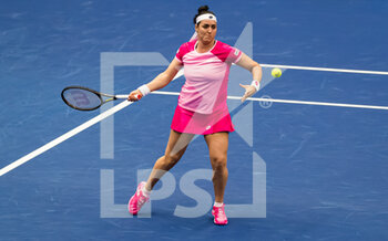 2020-10-23 - Ons Jabeur of Tunisia in action against Maria Sakkari of Greece during the quarter-final at the 2020 J&T Banka Ostrava Open WTA Premier tennis tournament on October 23, 2020 in Ostrava, Czech Republic - Photo Rob Prange / Spain DPPI / DPPI - QUARTER-FINAL OF 2020 J&T BANKA OSTRAVA OPEN WTA PREMIER - FRIDAY - INTERNATIONALS - TENNIS