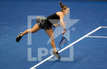 2020-10-23 - Maria Sakkari of Greece in action against Ons Jabeur of Tunisia during the quarter-final at the 2020 J&T Banka Ostrava Open WTA Premier tennis tournament on October 23, 2020 in Ostrava, Czech Republic - Photo Rob Prange / Spain DPPI / DPPI - QUARTER-FINAL OF 2020 J&T BANKA OSTRAVA OPEN WTA PREMIER - FRIDAY - INTERNATIONALS - TENNIS