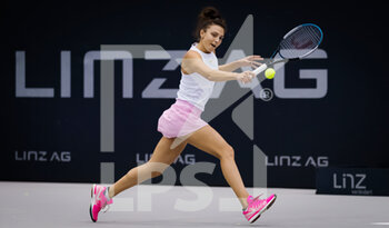 2020-11-07 - Jacqueline Cristian of Romania in action against Mira Antonitsch of Austria during the first qualifications round at 2020 Upper Austria Ladies Linz WTA International tennis tournament on November 7, 2020 at TipsArena Linz in Linz, Austria - Photo Rob Prange / Spain DPPI / DPPI - 2020 UPPER AUSTRIA LADIES LINZ WTA INTERNATIONAL TOURNAMENT - SATURDAY - INTERNATIONALS - TENNIS