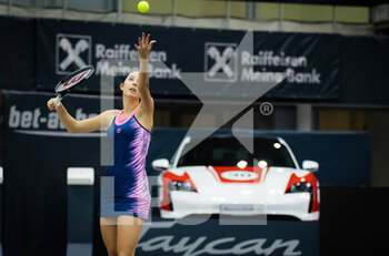 2020-11-08 - Oceane Dodin of France in action against Laura Ionana Paar of Romania during the second qualifications round at 2020 Upper Austria Ladies Linz WTA International tennis tournament on November 8, 2020 at TipsArena Linz in Linz, Austria - Photo Rob Prange / Spain DPPI / DPPI - 2020 UPPER AUSTRIA LADIES LINZ WTA INTERNATIONAL TOURNAMENT - SUNDAY - INTERNATIONALS - TENNIS