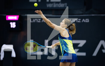2020-11-08 - Laura Ionana Paar of Romania in action against Oceane Dodin of France during the second qualifications round at 2020 Upper Austria Ladies Linz WTA International tennis tournament on November 8, 2020 at TipsArena Linz in Linz, Austria - Photo Rob Prange / Spain DPPI / DPPI - 2020 UPPER AUSTRIA LADIES LINZ WTA INTERNATIONAL TOURNAMENT - SUNDAY - INTERNATIONALS - TENNIS