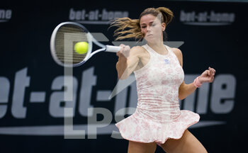 2020-11-09 - Camila Giorgi of Italy in action against Sara Sorribes Tormo of Spain during the first round at the 2020 Upper Austria Ladies Linz WTA International tennis tournament on November 10, 2020 at TipsArena Linz in Linz, Austria - Photo Rob Prange / Spain DPPI / DPPI - 2020 UPPER AUSTRIA LADIES LINZ WTA INTERNATIONAL TOURNAMENT - MONDAY - INTERNATIONALS - TENNIS