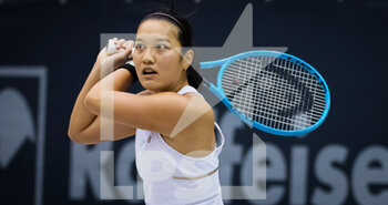 2020-11-09 - Harmony Tan of France in action against Barbora Krejcikova of the Czech Republic during the first round at the 2020 Upper Austria Ladies Linz WTA International tennis tournament on November 10, 2020 at TipsArena Linz in Linz, Austria - Photo Rob Prange / Spain DPPI / DPPI - 2020 UPPER AUSTRIA LADIES LINZ WTA INTERNATIONAL TOURNAMENT - MONDAY - INTERNATIONALS - TENNIS