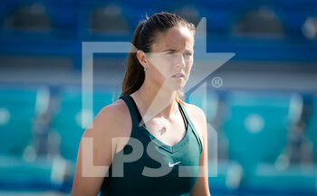 2021-01-06 - Daria Kasatkina of Russia in action against Qiang Wang of China during the first round of the 2021 Abu Dhabi WTA Women's Tennis Open WTA 500 tournament on January 6, 2021 in Abu Dhabi, United Arab Emirates - Photo Rob Prange / Spain DPPI / DPPI - 2021 ABU DHABI WTA WOMEN'S TENNIS OPEN WTA 500 TOURNAMENT - FIRST ROUND - INTERNATIONALS - TENNIS