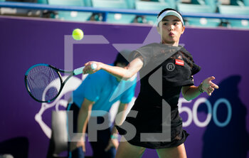2021-01-06 - Qiang Wang of China in action against Daria Kasatkina of Russia during the first round of the 2021 Abu Dhabi WTA Women's Tennis Open WTA 500 tournament on January 6, 2021 in Abu Dhabi, United Arab Emirates - Photo Rob Prange / Spain DPPI / DPPI - 2021 ABU DHABI WTA WOMEN'S TENNIS OPEN WTA 500 TOURNAMENT - FIRST ROUND - INTERNATIONALS - TENNIS