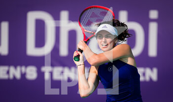 2021-01-06 - Amandine Hesse of France in action against Jodie Burrage of Great Britain during the first round of the 2021 Abu Dhabi WTA Women's Tennis Open WTA 500 tournament on January 6, 2021 in Abu Dhabi, United Arab Emirates - Photo Rob Prange / Spain DPPI / DPPI - 2021 ABU DHABI WTA WOMEN'S TENNIS OPEN WTA 500 TOURNAMENT - FIRST ROUND - INTERNATIONALS - TENNIS