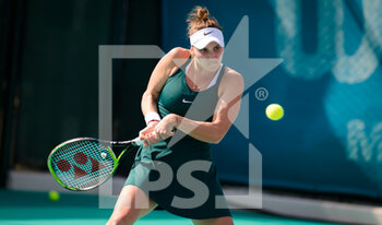 2021-01-07 - Marketa Vondrousova of the Czech Republic in action against Su-Wei Hsieh of Chinese Taipeh during the first round of the 2021 Abu Dhabi WTA Women's Tennis Open WTA 500 tournament on January 7, 2021 in Abu Dhabi, United Arab Emirates - Photo Rob Prange / Spain DPPI / DPPI - 2021 ABU DHABI WTA WOMEN'S TENNIS OPEN WTA 500 TOURNAMENT - FIRST ROUND - INTERNATIONALS - TENNIS