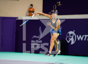 2021-01-07 - Jessica Pegula of the United States in action against Elina Svitolina of the Ukraine during the first round of the 2021 Abu Dhabi WTA Women's Tennis Open WTA 500 tournament on January 7, 2021 in Abu Dhabi, United Arab Emirates - Photo Rob Prange / Spain DPPI / DPPI - 2021 ABU DHABI WTA WOMEN'S TENNIS OPEN WTA 500 TOURNAMENT - FIRST ROUND - INTERNATIONALS - TENNIS