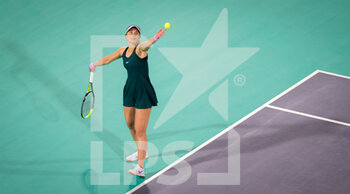 2021-01-08 - Paula Badosa of Spain in action against Alize Cornet of France during the second round at the 2021 Abu Dhabi WTA Women's Tennis Open WTA 500 tournament on January 8, 2021 in Abu Dhabi, United Arab Emirates - Photo Rob Prange / Spain DPPI / DPPI - 2021 ABU DHABI WTA WOMEN'S TENNIS OPEN WTA 500 TOURNAMENT - SECOND ROUND - INTERNATIONALS - TENNIS