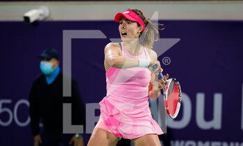2021-01-08 - Alize Cornet of France in action against Paula Badosa of Spain during the second round at the 2021 Abu Dhabi WTA Women's Tennis Open WTA 500 tournament on January 8, 2021 in Abu Dhabi, United Arab Emirates - Photo Rob Prange / Spain DPPI / DPPI - 2021 ABU DHABI WTA WOMEN'S TENNIS OPEN WTA 500 TOURNAMENT - SECOND ROUND - INTERNATIONALS - TENNIS