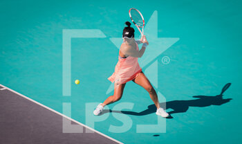 2021-01-09 - Heather Watson of Great Britain in action against Ekaterina Alexandrova of Russia during the second round at the 2021 Abu Dhabi WTA Women's Tennis Open WTA 500 tournament on January 9, 2021 in Abu Dhabi, United Arab Emirates - Photo Rob Prange / Spain DPPI / DPPI - 2021 ABU DHABI WTA WOMEN'S TENNIS OPEN WTA 500 TOURNAMENT - SECOND ROUND - INTERNATIONALS - TENNIS