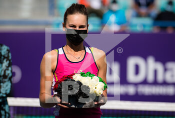 2021-01-13 - Veronika Kudermetova of Russia with her runner-up flowers after the final of the 2021 Abu Dhabi WTA Women's Tennis Open WTA 500 tournament on January 13, 2021 in Abu Dhabi, United Arab Emirates - Photo Rob Prange / Spain DPPI / DPPI -  2021 ABU DHABI WTA WOMEN'S TENNIS OPEN WTA 500 TOURNAMENT - DOUBLES FINAL - INTERNATIONALS - TENNIS