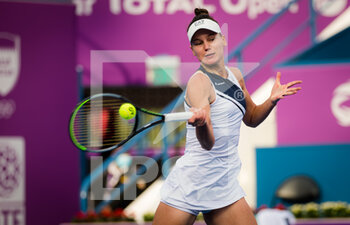 2021-03-01 - Veronika Kudermetova of Russia in action during her first-round match at the 2021 Qatar Total Open, WTA 500 tennis tournament on March 1, 2021 at the Khalifa International Tennis and Squash Complex in Doha, Qatar - Photo Rob Prange / Spain DPPI / DPPI - 2021 QATAR TOTAL OPEN, WTA 500 TENNIS TOURNAMENT - INTERNATIONALS - TENNIS
