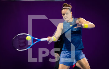 2021-03-01 - Maria Sakkari of Greece in action during her first-round match at the 2021 Qatar Total Open, WTA 500 tennis tournament on March 1, 2021 at the Khalifa International Tennis and Squash Complex in Doha, Qatar - Photo Rob Prange / Spain DPPI / DPPI - 2021 QATAR TOTAL OPEN, WTA 500 TENNIS TOURNAMENT - INTERNATIONALS - TENNIS