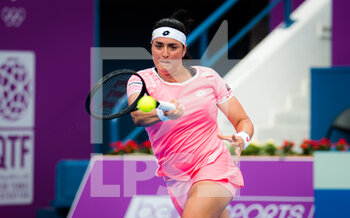 2021-03-02 - Ons Jabeur of Tunisia during her first round match at the 2021 Qatar Total Open, WTA 500 tennis tournament on March 2, 2021 at the Khalifa International Tennis and Squash Complex in Doha, Qatar - Photo Rob Prange / Spain DPPI / DPPI - 2021 QATAR TOTAL OPEN, WTA 500 TENNIS TOURNAMENT - INTERNATIONALS - TENNIS