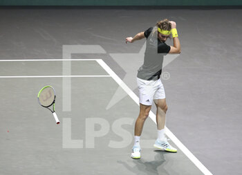 2021-03-02 - Stefanos Tsitsipas of Greece throws his racket in frustration during day 2 of the 48th ABN AMRO World Tennis Tournament, an ATP Tour 500 tournament on March 2, 2021 at the Rotterdam Ahoy in Rotterdam, Netherlands - Photo Jean Catuffe / DPPI - 48TH ABN AMRO WORLD TENNIS TOURNAMENT ATP TOUR 500 - INTERNATIONALS - TENNIS