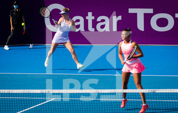 2021-03-03 - Kiki Bertens of the Netherlands playing doubles with Lesley Pattinama Kerkhove at the 2021 Qatar Total Open, WTA 500 tennis tournament on March 3, 2021 at the Khalifa International Tennis and Squash Complex in Doha, Qatar - Photo Rob Prange / Spain DPPI / DPPI - 2021 QATAR TOTAL OPEN, WTA 500 TENNIS TOURNAMENT - INTERNATIONALS - TENNIS