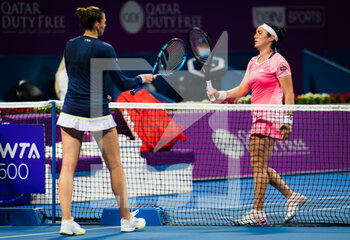 2021-03-03 - Karolina Pliskova of the Czech Republic and Ons Jabeur of Tunisia at the net after their second round match at the 2021 Qatar Total Open, WTA 500 tennis tournament on March 3, 2021 at the Khalifa International Tennis and Squash Complex in Doha, Qatar - Photo Rob Prange / Spain DPPI / DPPI - 2021 QATAR TOTAL OPEN, WTA 500 TENNIS TOURNAMENT - INTERNATIONALS - TENNIS