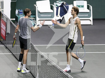 2021-03-03 - Winner Alexander Bublik of Kazakhstan checks hands with Alexander Sasha Zverev of Germany after beating him during day 3 of the 48th ABN AMRO World Tennis Tournament, an ATP Tour 500 tournament on March 3, 2021 at the Rotterdam Ahoy in Rotterdam, Netherlands - Photo Jean Catuffe / DPPI - 48TH ABN AMRO WORLD TENNIS ATP TOUR 500 TOURNAMENT - INTERNATIONALS - TENNIS