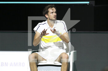 2021-03-03 - Daniil Medvedev of Russia argues with the chair umpire during day 3 of the 48th ABN AMRO World Tennis Tournament, an ATP Tour 500 tournament on March 3, 2021 at the Rotterdam Ahoy in Rotterdam, Netherlands - Photo Jean Catuffe / DPPI - 48TH ABN AMRO WORLD TENNIS ATP TOUR 500 TOURNAMENT - INTERNATIONALS - TENNIS