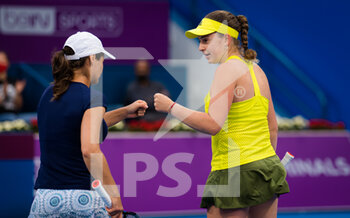 2021-03-05 - Jelena Ostapenko of Latvia and Monica Niculescu of Romania in action during the doubles final of the 2021 Qatar Total Open, WTA 500 tennis tournament on March 5, 2021 at the Khalifa International Tennis and Squash Complex in Doha, Qatar - Photo Rob Prange / Spain DPPI / DPPI - LICHAR OF THE UNITED2021 QATAR TOTAL OPEN, WTA 500 TENNIS TOURNAMENT - INTERNATIONALS - TENNIS