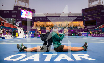 2021-03-05 - Nicole Melichar of the United States and Demi Schuurs of the Netherlands with their champions trophies doubles final of the 2021 Qatar Total Open, WTA 500 tennis tournament on March 5, 2021 at the Khalifa International Tennis and Squash Complex in Doha, Qatar - Photo Rob Prange / Spain DPPI / DPPI - LICHAR OF THE UNITED2021 QATAR TOTAL OPEN, WTA 500 TENNIS TOURNAMENT - INTERNATIONALS - TENNIS