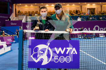 2021-03-05 - Nicole Melichar of the United States and Demi Schuurs of the Netherlands with their champions trophies doubles final of the 2021 Qatar Total Open, WTA 500 tennis tournament on March 5, 2021 at the Khalifa International Tennis and Squash Complex in Doha, Qatar - Photo Rob Prange / Spain DPPI / DPPI - LICHAR OF THE UNITED2021 QATAR TOTAL OPEN, WTA 500 TENNIS TOURNAMENT - INTERNATIONALS - TENNIS