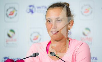 2021-03-11 - Elise Mertens of Belgium talks to the media after the quarter-final at the 2021 Dubai Duty Free Tennis Championships WTA 1000 tournament on March 11, 2021 at the Dubai Duty Free Tennis Stadium in Dubai, United Arab Emirates - Photo Rob Prange / Spain DPPI / DPPI - 2021 DUBAI DUTY FREE TENNIS CHAMPIONSHIPS WTA 1000 TOURNAMENT - INTERNATIONALS - TENNIS