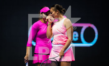 2021-03-19 - Monica Niculescu of Romania & Lesley Pattinama Kerkhove of the Netherlands playing doubles at the 2021 St Petersburg Ladies Trophy, WTA 500 tennis tournament on March 19, 2021 at the Sibur Arena in St Petersburg, Russia - Photo Rob Prange / Spain DPPI / DPPI - 2021 ST PETERSBURG LADIES TROPHY, WTA 500 TENNIS TOURNAMENT - INTERNATIONALS - TENNIS