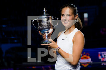 2021-03-21 - Daria Kasatkina of Russia with the champions trophy after winning the final of the 2021 St Petersburg Ladies Trophy, WTA 500 tennis tournament on March 21, 2021 at the Sibur Arena in St Petersburg, Russia - Photo Rob Prange / Spain DPPI / DPPI - 2021 ST PETERSBURG LADIES TROPHY, WTA 500 TENNIS TOURNAMENT - INTERNATIONALS - TENNIS