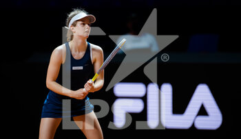 2021-04-20 - Julia Middendorf of Germany in action during her first-round match at the 2021 Porsche Tennis Grand Prix, WTA 500 tournament on April 20, 2021 at Porsche Arena in Stuttgart, Germany - Photo Rob Prange / Spain DPPI / DPPI - 2021 PORSCHE TENNIS GRAND PRIX, WTA 500 TOURNAMENT - INTERNATIONALS - TENNIS