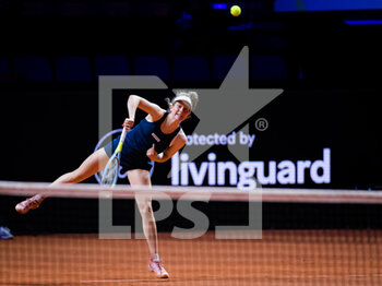 2021-04-20 - Julia Middendorf of Germany in action during her first-round match at the 2021 Porsche Tennis Grand Prix, WTA 500 tournament on April 20, 2021 at Porsche Arena in Stuttgart, Germany - Photo Rob Prange / Spain DPPI / DPPI - 2021 PORSCHE TENNIS GRAND PRIX, WTA 500 TOURNAMENT - INTERNATIONALS - TENNIS