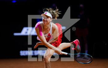 2021-04-20 - Mona Barthel of Germany in action during her first-round match at the 2021 Porsche Tennis Grand Prix, WTA 500 tournament on April 20, 2021 at Porsche Arena in Stuttgart, Germany - Photo Rob Prange / Spain DPPI / DPPI - 2021 PORSCHE TENNIS GRAND PRIX, WTA 500 TOURNAMENT - INTERNATIONALS - TENNIS
