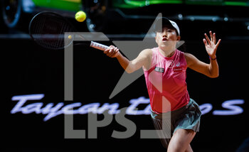 2021-04-20 - Shuai Zhang of China in action during her first-round match at the 2021 Porsche Tennis Grand Prix, WTA 500 tournament on April 20, 2021 at Porsche Arena in Stuttgart, Germany - Photo Rob Prange / Spain DPPI / DPPI - 2021 PORSCHE TENNIS GRAND PRIX, WTA 500 TOURNAMENT - INTERNATIONALS - TENNIS