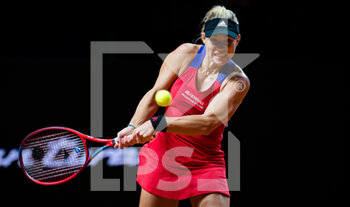 2021-04-21 - Angelique Kerber of Germany in action during her first-round match at the 2021 Porsche Tennis Grand Prix, WTA 500 tournament on April 21, 2021 at Porsche Arena in Stuttgart, Germany - Photo Rob Prange / Spain DPPI / DPPI - 2021 PORSCHE TENNIS GRAND PRIX, WTA 500 TOURNAMENT - INTERNATIONALS - TENNIS