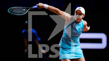 2021-04-21 - Ashleigh Barty of Australia in action during her second-round match at the 2021 Porsche Tennis Grand Prix, WTA 500 tournament on April 21, 2021 at Porsche Arena in Stuttgart, Germany - Photo Rob Prange / Spain DPPI / DPPI - 2021 PORSCHE TENNIS GRAND PRIX, WTA 500 TOURNAMENT - INTERNATIONALS - TENNIS