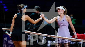 2021-04-22 - Belinda Bencic of Switzerland and Ekaterina Alexandrova of Russia in action during her second-round match at the 2021 Porsche Tennis Grand Prix, WTA 500 tournament on April 22, 2021 at Porsche Arena in Stuttgart, Germany - Photo Rob Prange / Spain DPPI / DPPI - 2021 PORSCHE TENNIS GRAND PRIX, WTA 500 TOURNAMENT - INTERNATIONALS - TENNIS