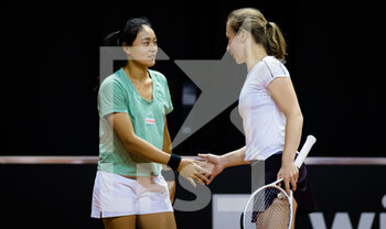 2021-04-23 - Vivian Heisen of Germany and Yafan Wang of China playing doubles at the 2021 Porsche Tennis Grand Prix, WTA 500 tournament on April 23, 2021 at Porsche Arena in Stuttgart, Germany - Photo Rob Prange / Spain DPPI / DPPI - 2021 PORSCHE TENNIS GRAND PRIX, WTA 500 TOURNAMENT - INTERNATIONALS - TENNIS