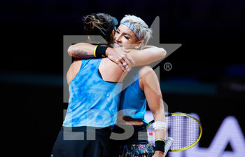 2021-04-24 - Bethanie Mattek-Sands and Desirae Krawczyk in action during the doubles semi-final of the 2021 Porsche Tennis Grand Prix, WTA 500 tournament on April 24, 2021 at Porsche Arena in Stuttgart, Germany - Photo Rob Prange / Spain DPPI / DPPI - 2021 PORSCHE TENNIS GRAND PRIX, WTA 500 TOURNAMENT - INTERNATIONALS - TENNIS