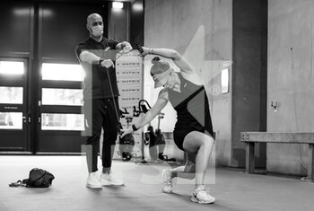 2021-04-24 - Elina Svitolina of the Ukraine before the semi-final of the 2021 Porsche Tennis Grand Prix, WTA 500 tournament on April 24, 2021 at Porsche Arena in Stuttgart, Germany - Photo Rob Prange / Spain DPPI / DPPI - 2021 PORSCHE TENNIS GRAND PRIX, WTA 500 TOURNAMENT - INTERNATIONALS - TENNIS