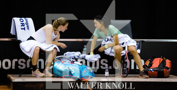 2021-04-24 - Vivan Heisen of Germany and Yafan Wang of China during the doubles semi-final of the 2021 Porsche Tennis Grand Prix, WTA 500 tournament on April 24, 2021 at Porsche Arena in Stuttgart, Germany - Photo Rob Prange / Spain DPPI / DPPI - 2021 PORSCHE TENNIS GRAND PRIX, WTA 500 TOURNAMENT - INTERNATIONALS - TENNIS